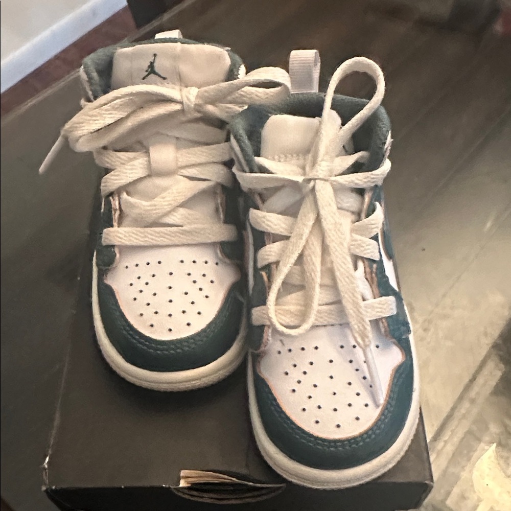 Jordan 1 Mid SE White and Olive Sneakers